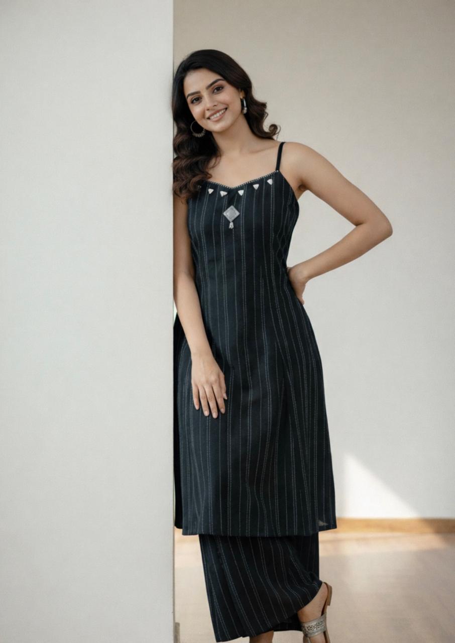 Black Sleeveless kirti pant (Neck Mirror Pattern)