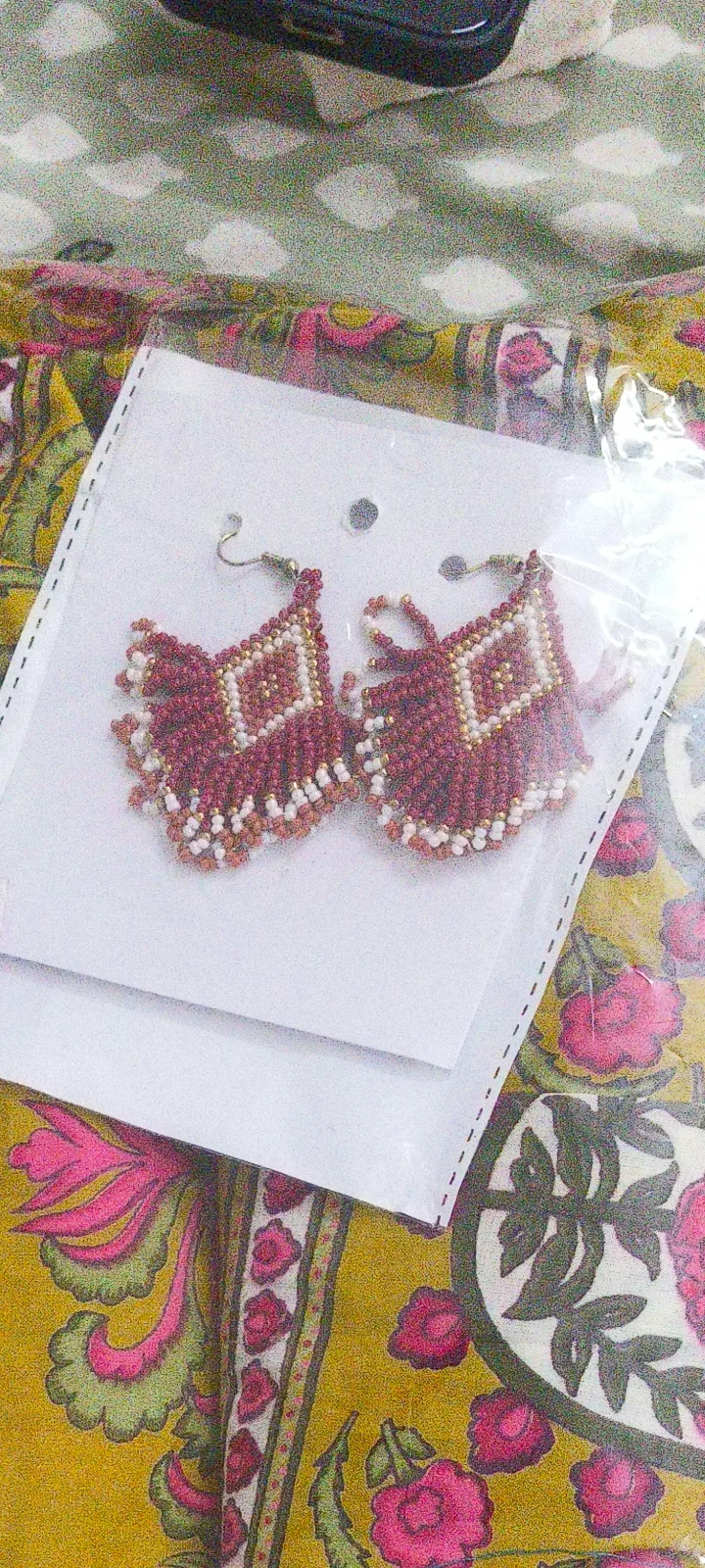 Maroon E